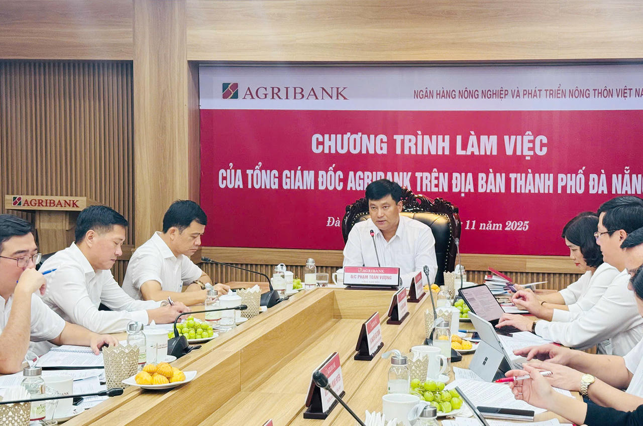 Tổng Giám đốc Agribank Phạm Toàn Vượng cùng đoàn công tác làm việc nắm bắt tình hình các đơn vị trên địa bàn thành phố Đà Nẵng.