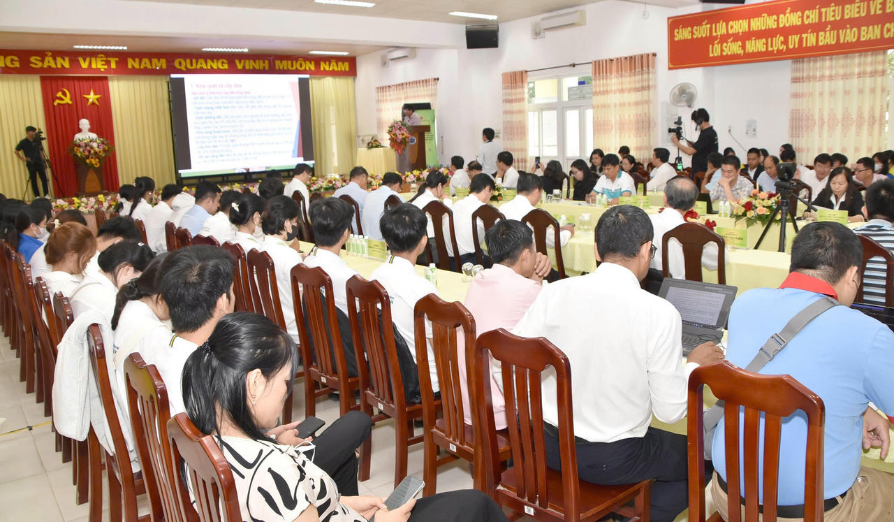 Quang cảnh diễn đàn.