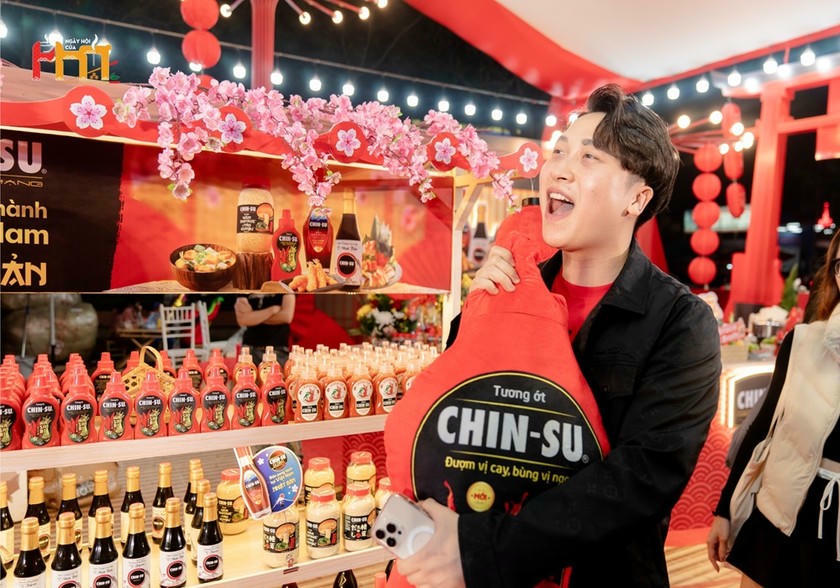 Tương ớt Chin-su được giới trẻ rất ưa chuộng.