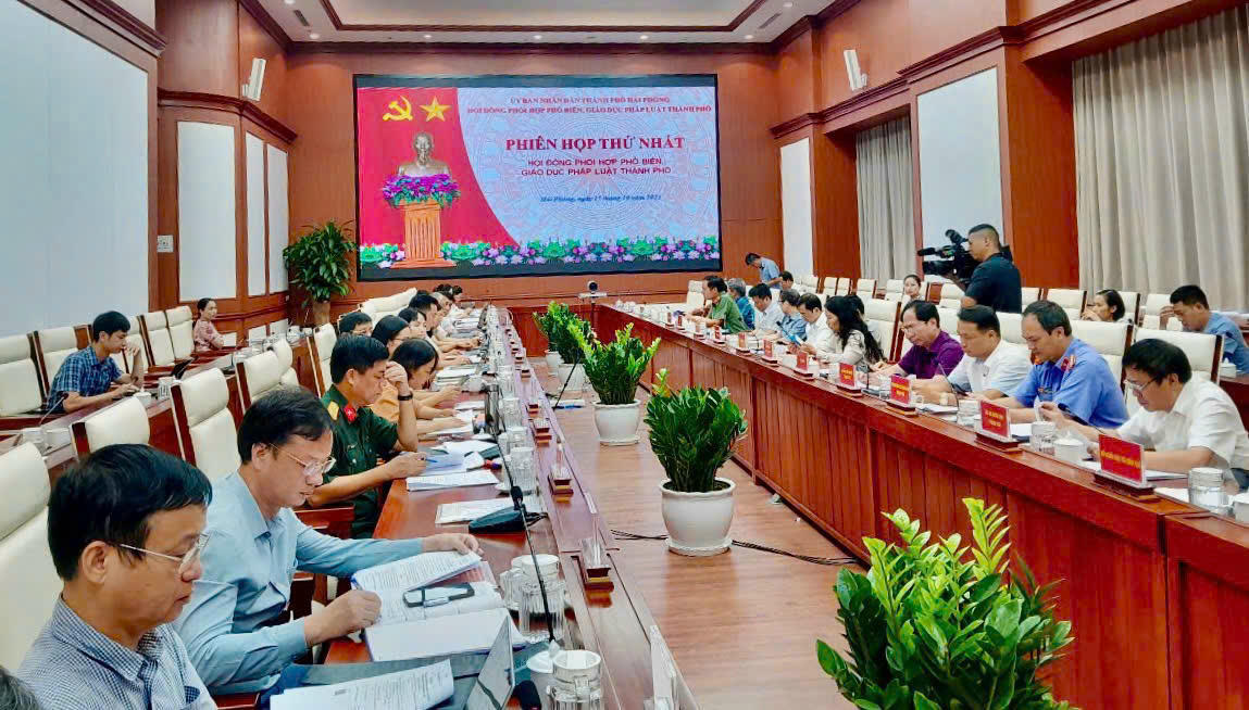 Phiên họp của&nbsp;Hội đồng PBGDPL TP. Hai