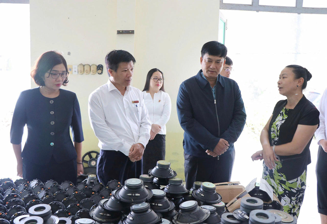 Agribank kịp thời hỗ trợ khách hàng, người lao động trên địa bàn Đà Nẵng và Huế bị thiệt hại do bão lũ