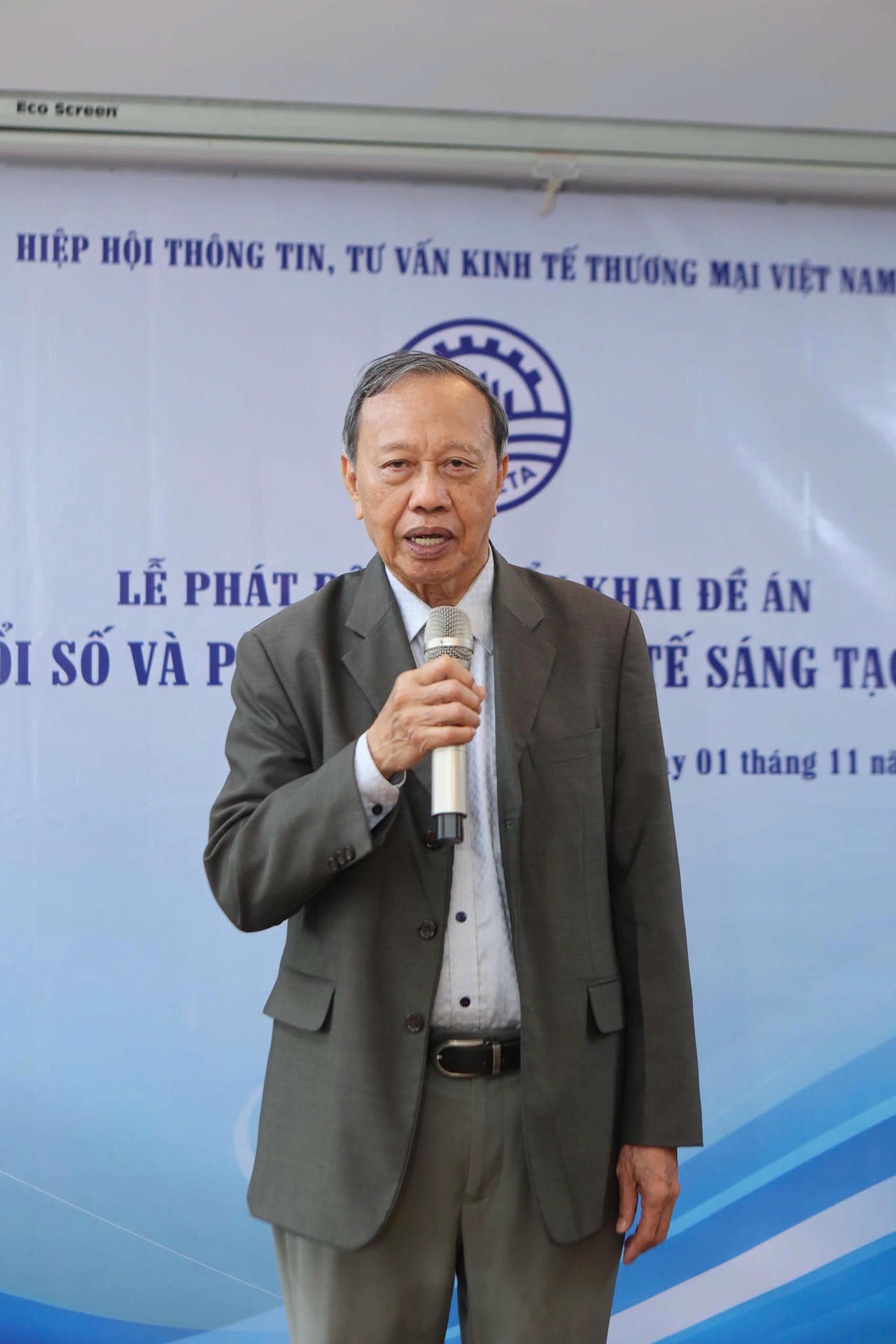 Ông Lương Văn Tự, Chủ tịch Hiệp hội Thông tin Tư vấn Kinh tế Thương mại Việt Nam phát biểu tại lễ phát động.