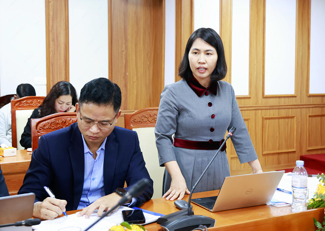 Bà Bùi Thị Thu Thuỷ, Giám đốc Sở VH,TT&amp;DL tỉnh Bắc Ninh&nbsp; phát biểu tại buổi làm việc.

