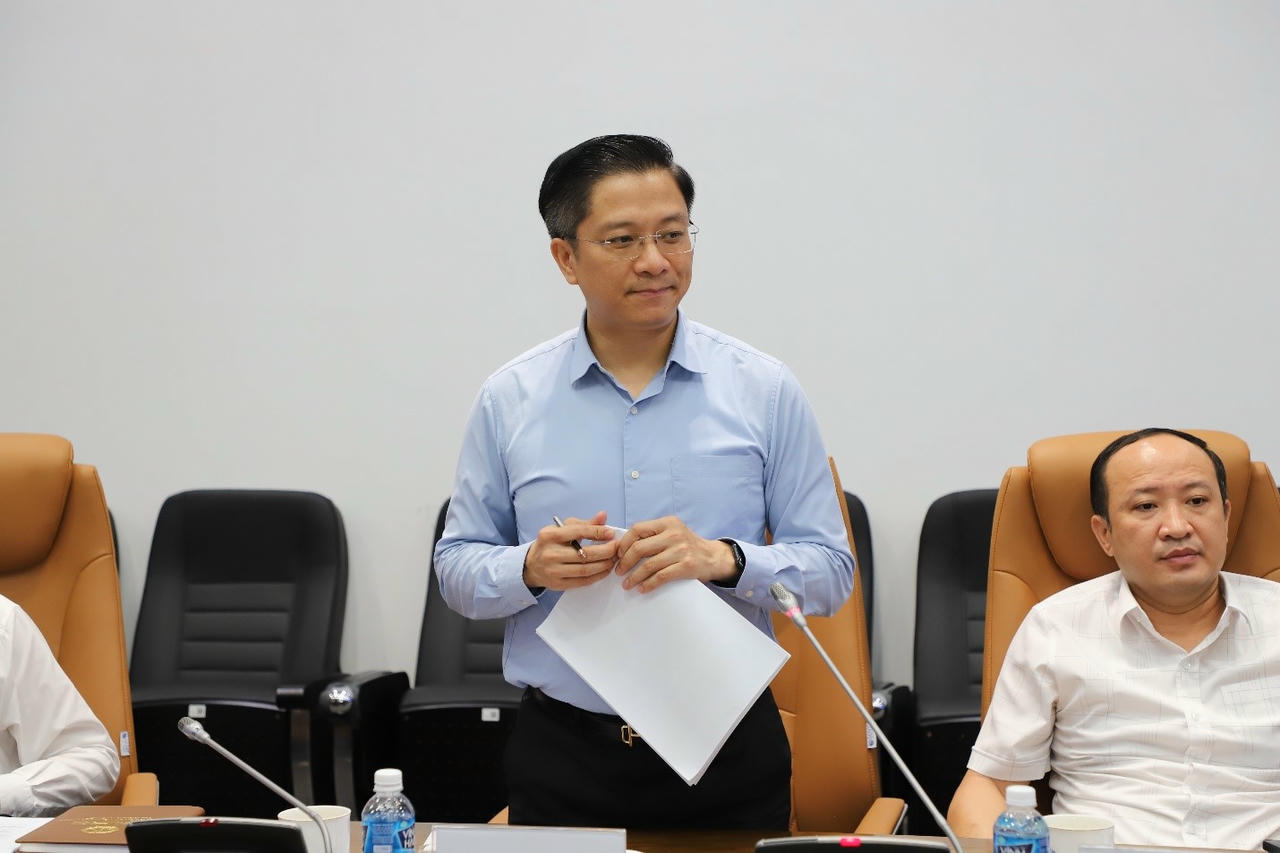 Ông Đinh Huy Hoàng - Trưởng phòng nghiệp vụ 1 (Bộ Tài chính) phát biểu tại buổi làm việc.