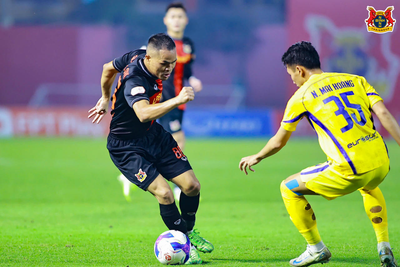 Nhóm đầu bảng bám đuổi nhau kịch tính