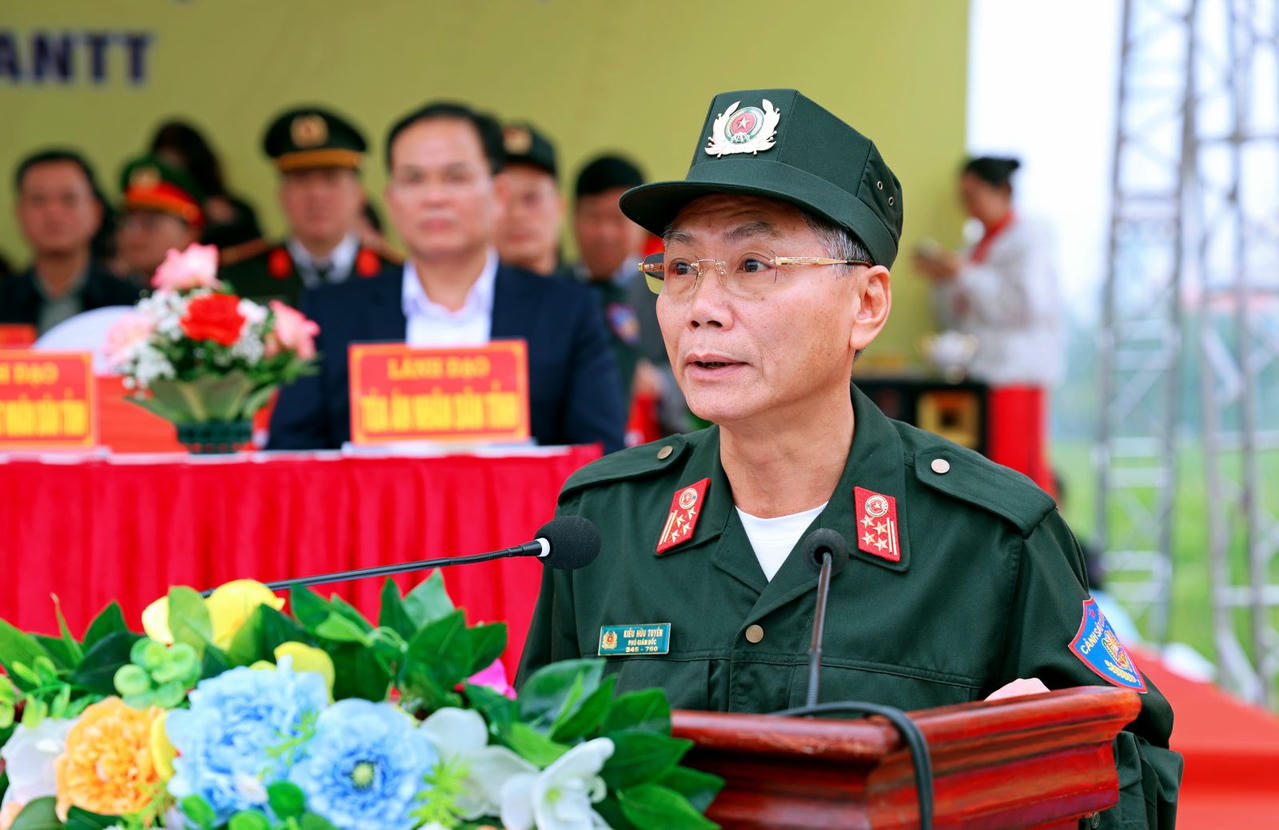 Phó Giám đốc Công an tỉnh Kiều Hữu Tuyển phát biểu tại buổi ra mắt.