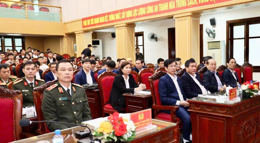 Các đại biểu tham dự hội nghị.