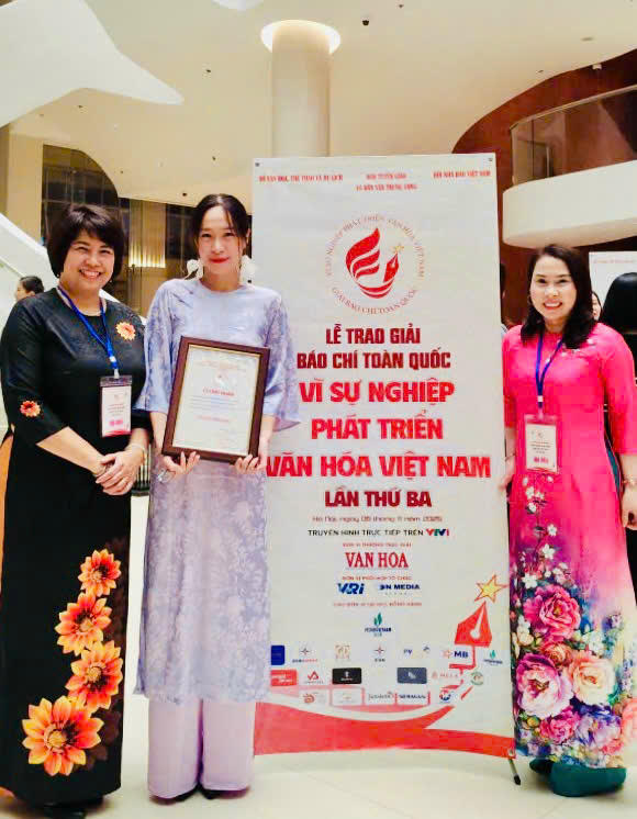 Loạt bài “Gia đình Việt trong kỷ nguyên mới” của nhóm tác giả Báo Pháp luật Việt Nam vinh dự đạt Khuyến khích Giải Báo chí toàn quốc “Vì sự nghiệp phát triển Văn hóa Việt Nam” lần thứ Ba. (Ảnh: Thùy Dương)