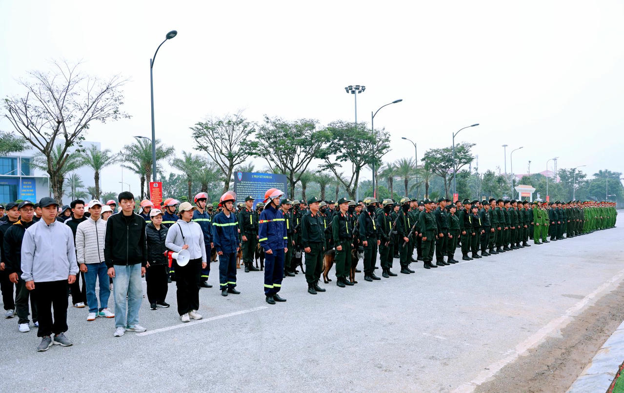 Các lực lượng tham gia diễn tập.