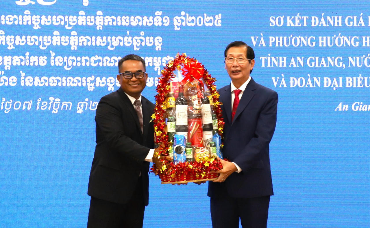 An Giang và Takeo (Campuchia) thắt chặt hợp tác, xây dựng biên giới hòa bình, phát triển