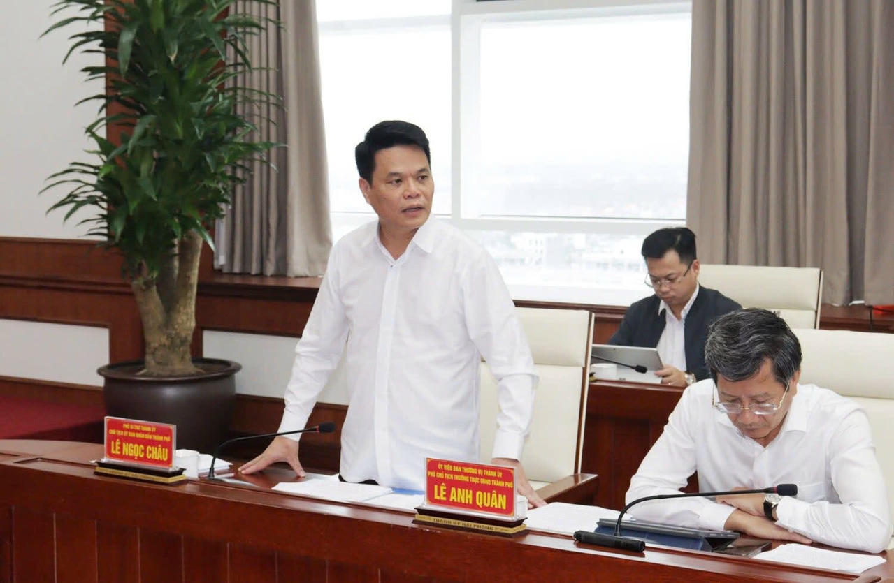 Chủ tịch UBND thành phố Lê Ngọc Châu phát biểu tại hội nghị.