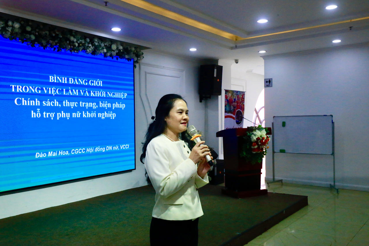 Bà Đào Mai Hoa – Chuyên gia Cao cấp Hội đồng doanh nhân nữ, VCCI - Nguyên Phó trưởng ban Kinh tế - Xã hội, Hội Liên hiệp Phụ nữ Việt Nam, Nguyên Tổng thư ký Hiệp hội nữ doanh nhân Việt Nam - đánh giá cao về việc thiết kế chương trình.