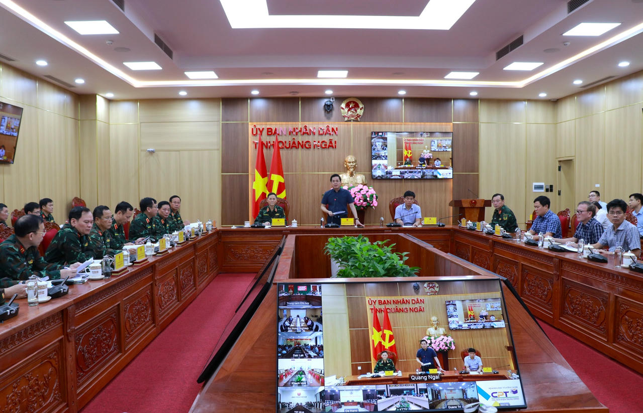 Quang cảnh hội nghị trực tuyến tại điểm cầu UBND tỉnh Quảng Ngãi.&nbsp;