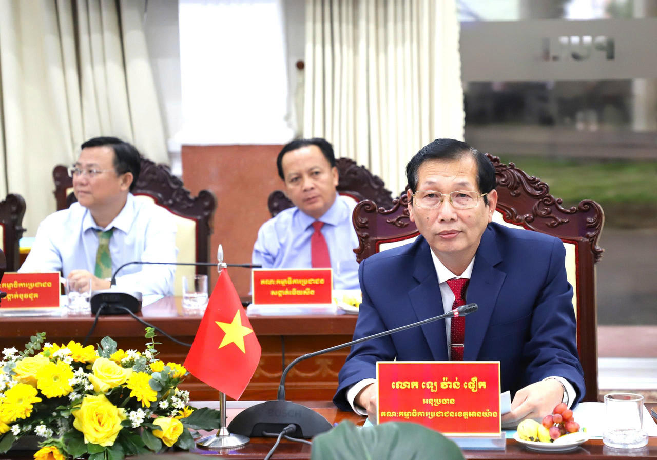 Phó Chủ tịch UBND tỉnh An Giang Lê Văn Phước phát biểu tại Hội nghị.