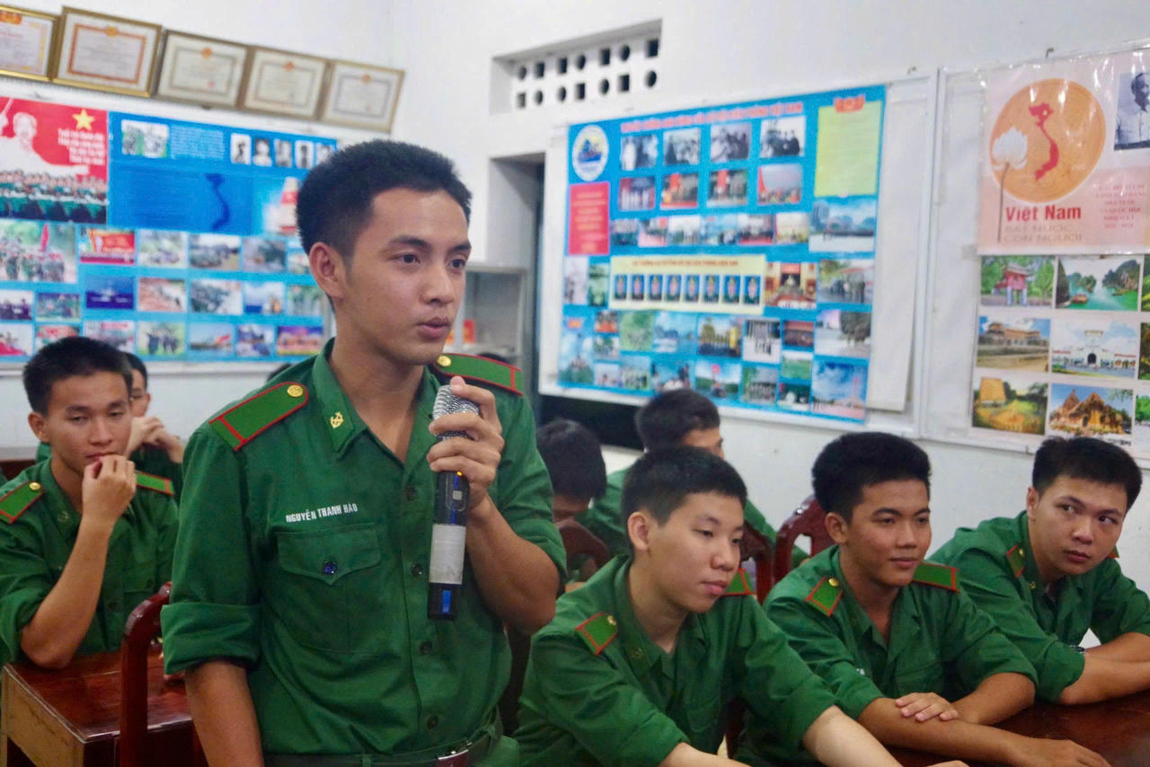 Chi đoàn Đồn Biên phòng cửa khẩu quốc tế Tịnh Biên tổ chức tọa đàm “Tuổi trẻ Chi đoàn xung kích thực hiện pháp luật và kỷ luật trong từng hành động”