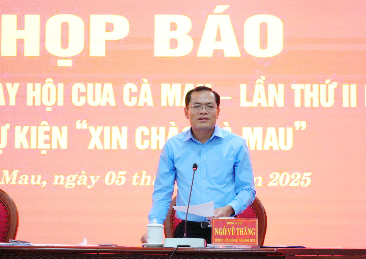 Ông Ngô Vũ Thăng – Phó Chủ tịch UBND tỉnh Cà Mau điều hành thảo luận tại buổi họp báo.