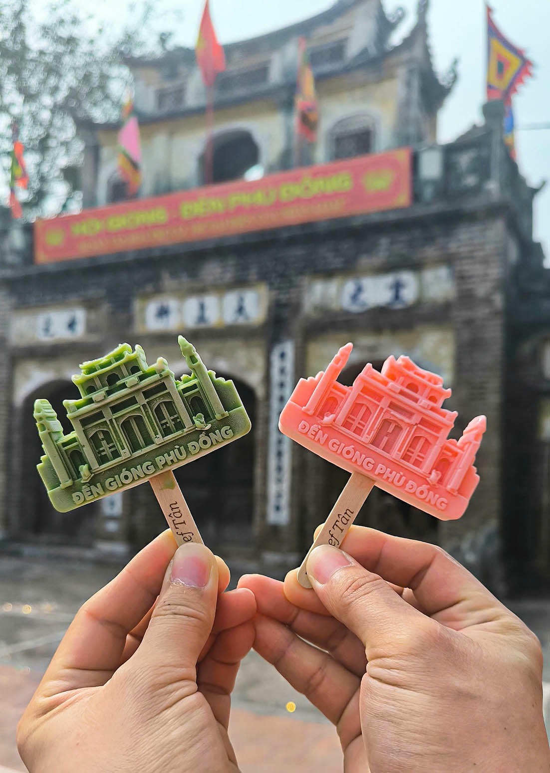 Những cây kem in hình di tích văn hóa - lịch sử của anh Lý Hải Hoàng Tân 
được nhiều du khách yêu mến. 
(Nguồn: Lý Hải Hoàng Tân)