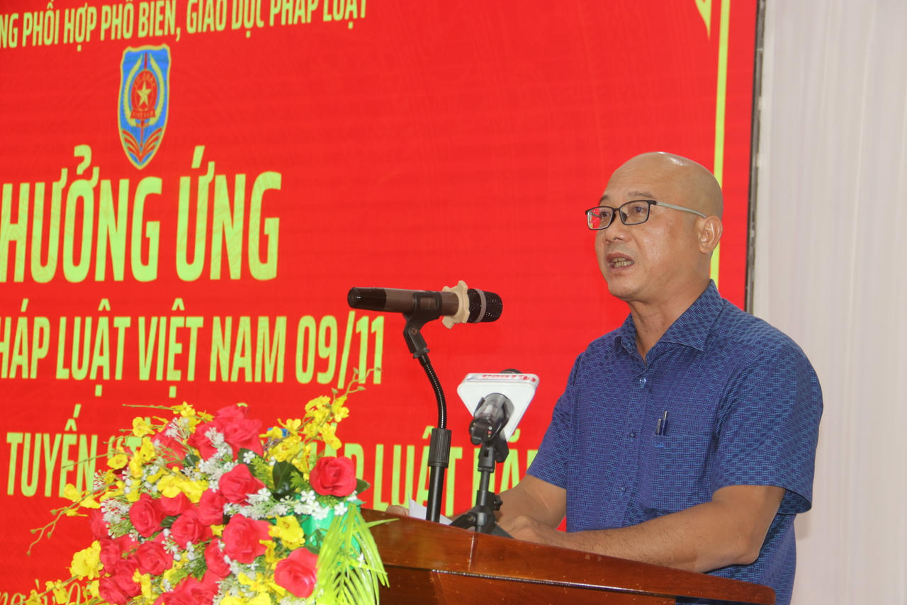 Phó Giám đốc Sở Tư pháp TP Cần Thơ Đồng Việt Phương báo cáo kết quả cuộc thi Tìm hiểu pháp luật năm 2025