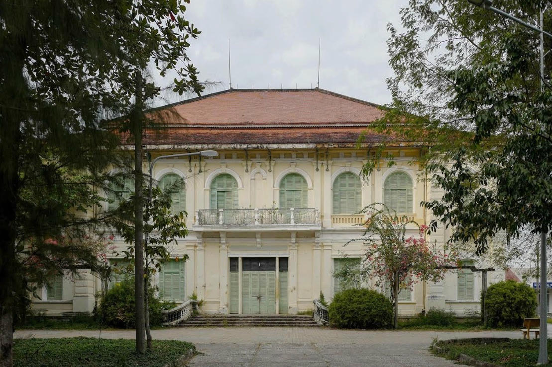 Bức ảnh chụp Dinh tỉnh trưởng Gò Công vào năm 2021 trước khi “biến mất”. (Nguồn: Nhà trên cây)
