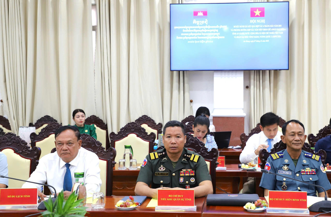 Đại biểu tỉnh Takeo tham dự Hội nghị