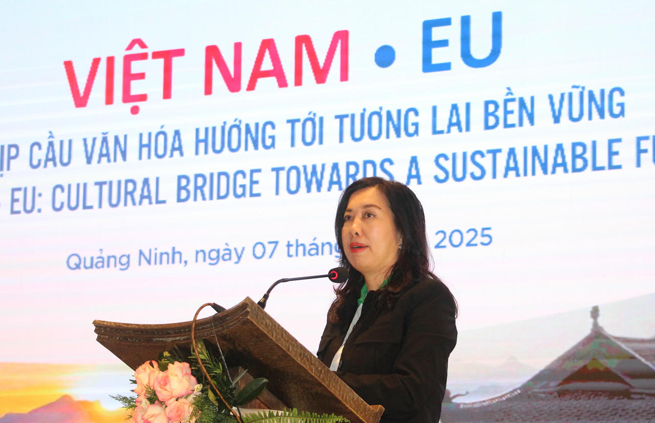 Bà Lê Thị Thu Hằng - Thứ trưởng Bộ Ngoại giao, phát biểu tại chương trình.