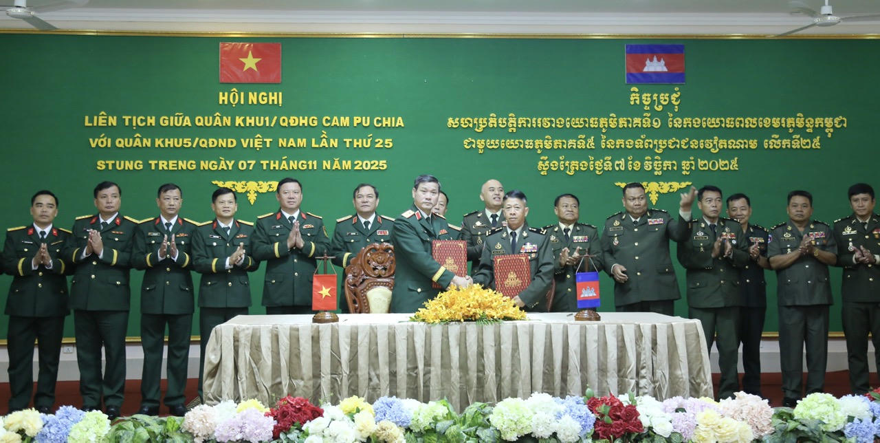 Thắt chặt hợp tác hữu nghị giữa Quân khu 5 Việt Nam và Quân khu 1 Campuchia