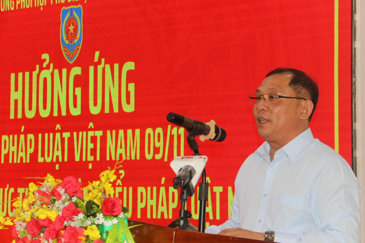 Ông Trần Chí Hùng - Phó Chủ tịch UBND TP Cần Thơ đánh giá cao công tác PBGDPL trên địa bàn TP Cần Thơ trong thời gian qua