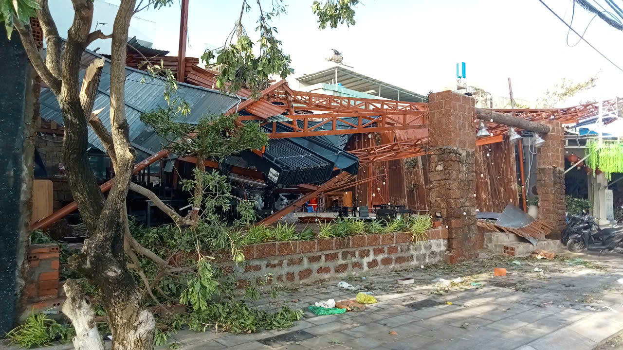 Bão số 13 đã làm trên 500 nhà bị sập, hơn 3.000 nhà tốc mái tại Gia Lai.