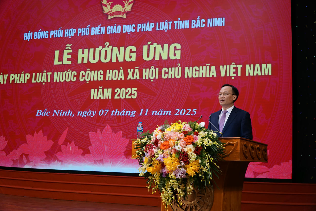 Ông Phạm Văn Thịnh, Phó Chủ tịch UBND tỉnh, Chủ tịch Hội đồng PBGDPL tỉnh phát biểu tại buổi lễ