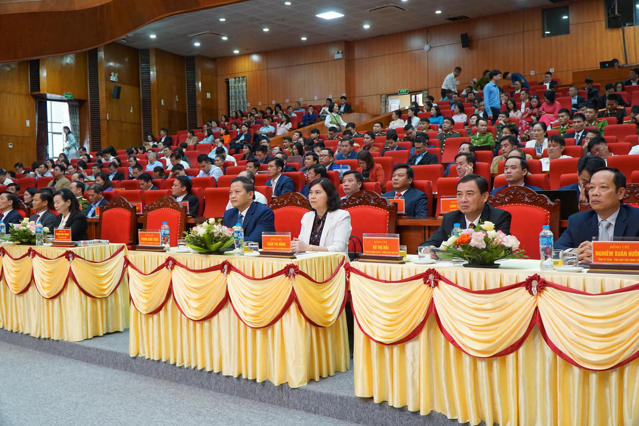 Các đại biểu tham dự buổi lễ