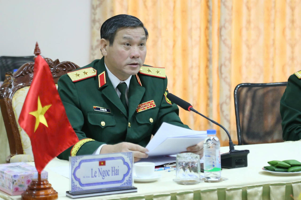 Trung tướng Lê Ngọc Hải, Tư lệnh Quân khu 5 phát biểu tại hội nghị.