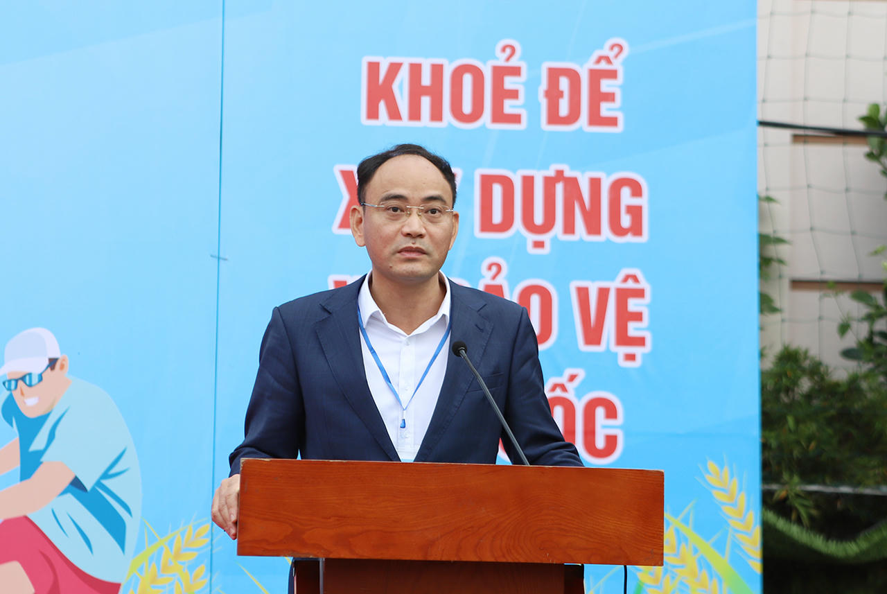 Phó Giám đốc Sở Nông ngiệp và Môi trường Phí Thanh Bình phát biểu khai mạc.