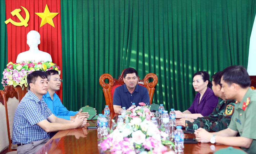 Bí thư Tỉnh ủy Bắc Ninh&nbsp;Nguyễn Hồng Thái làm việc với lãnh đạo xã Kép.