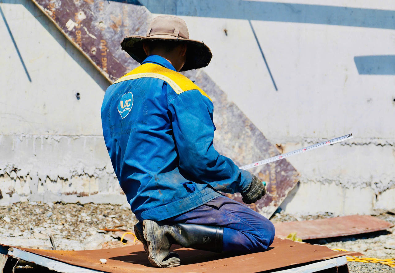 Nhịp độ thi công trên công trường còn chậm, nhiều hạng mục cầu, cống chưa đạt tiến độ.