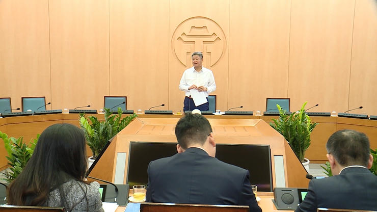 Phó Chủ tịch UBND TP Hà Nội Nguyễn Mạnh Quyền phát biểu chỉ đạo cuộc họp.