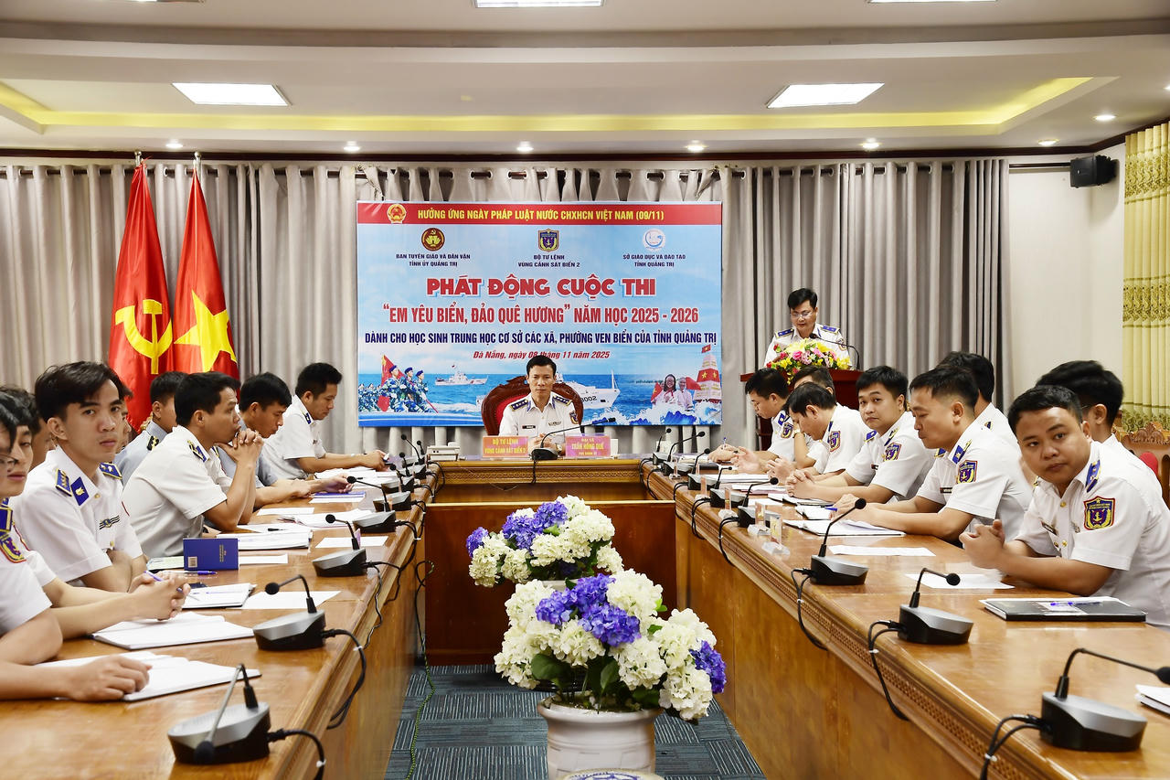 Quang cảnh phát động cuộc thi “Em yêu biển, đảo quê hương” tại tỉnh Quảng Trị.