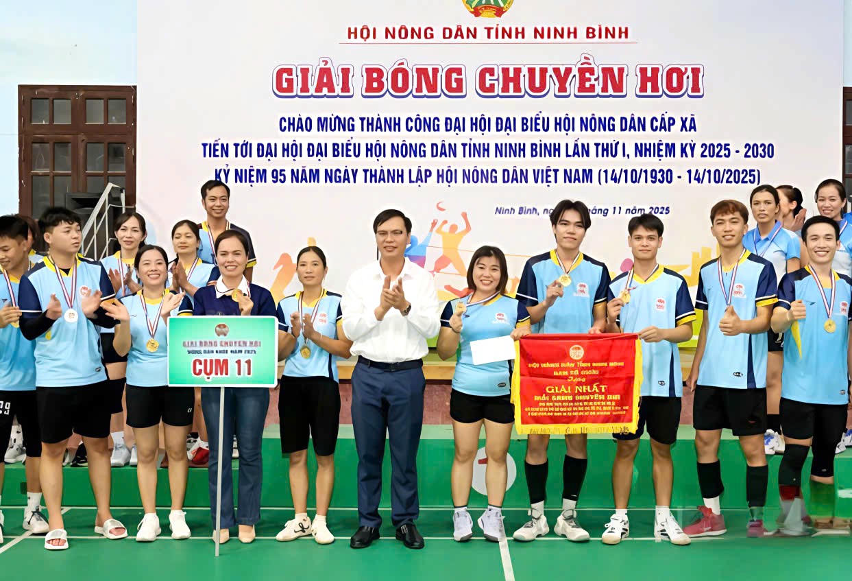 Ban tổ chức đã trao giải Nhất cho Cụm thi đua số 11