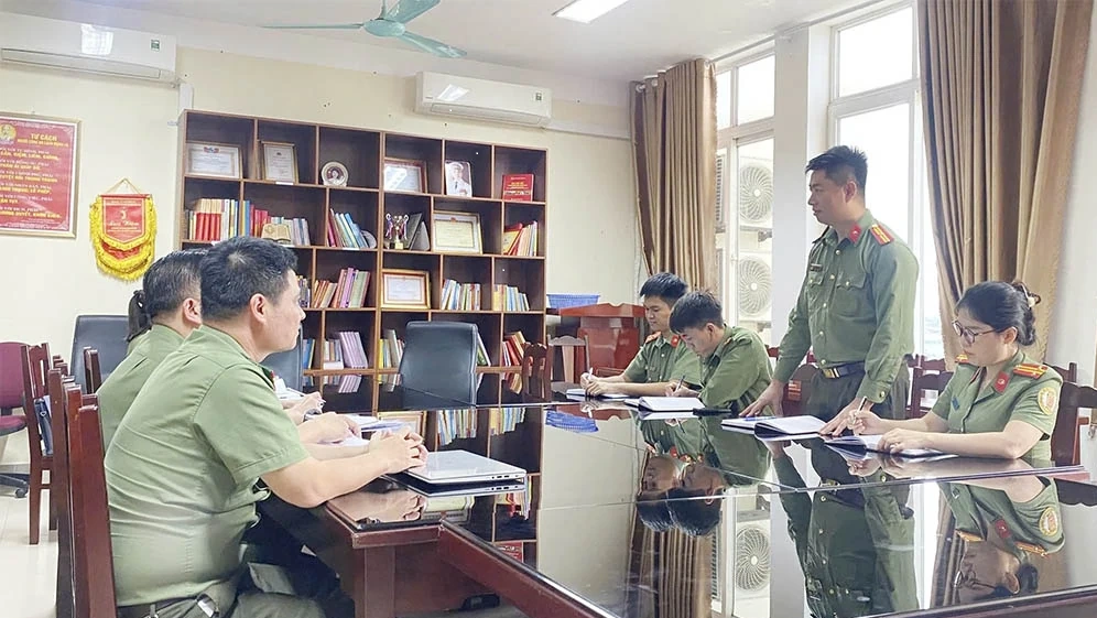 Phòng Quản lý xuất nhập cảnh chủ động nghiên cứu, đề xuất những giải pháp quản lý hiệu quả người nước ngoài trên địa bàn tỉnh. (Ảnh: Báo Phú Thọ )