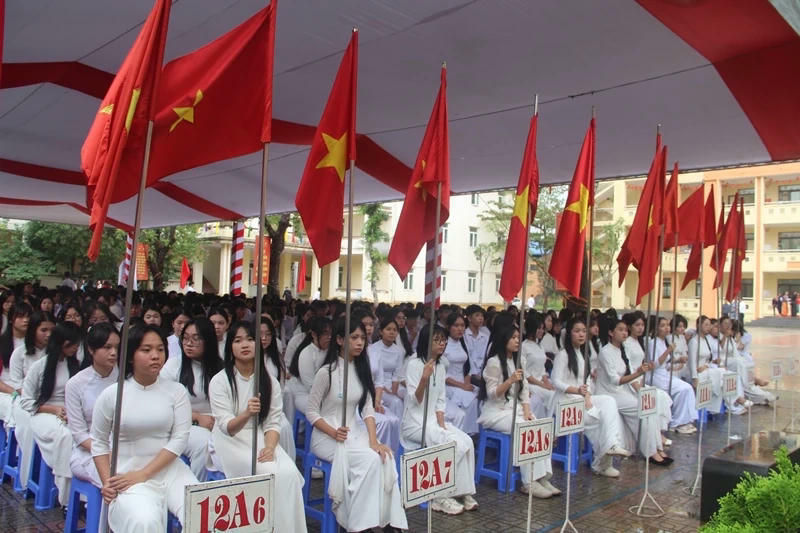 Thế hệ trẻ học sinh trường Đông Sơn 1 hôm nay. (Ảnh: Lê Hanh)