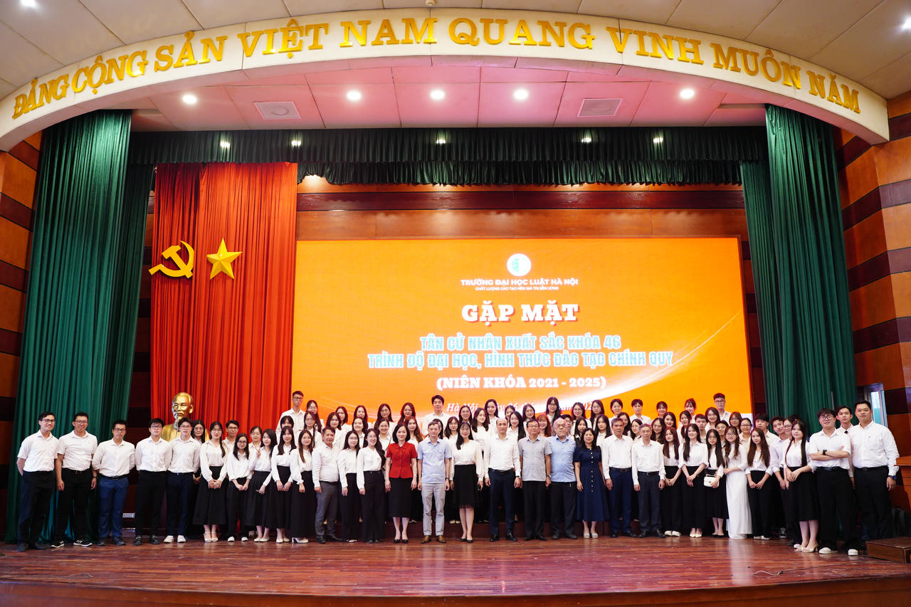 Gặp mặt tân cử nhân xuất sắc Khóa 46 trình độ đại học, hình thức đào tạo chính quy.