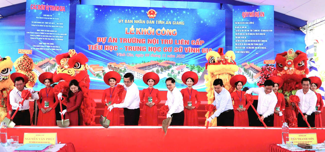 Phó Thủ tướng Bùi Thanh Sơn dự Lễ khởi công trường liên cấp vùng biên An Giang