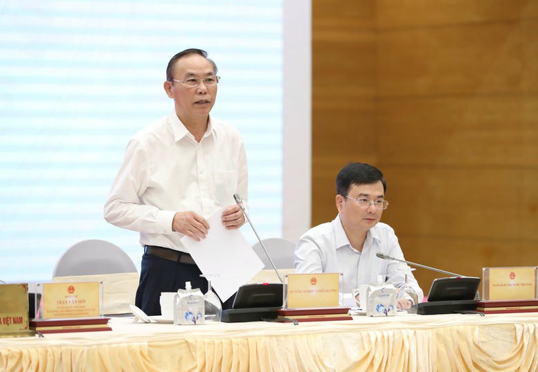 Thứ trưởng Bộ Nông nghiệp và Môi trường (NN&amp;MT) Phùng Đức Tiến chia sẻ tại buổi họp báo.