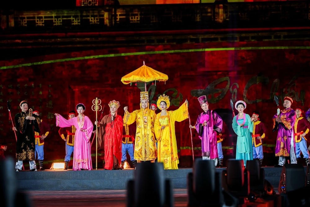 Gần 1.000 nghệ sĩ, diễn viên, nghệ nhân cùng hòa mình trong bức tranh di sản ngàn năm. (Ảnh: BTC)