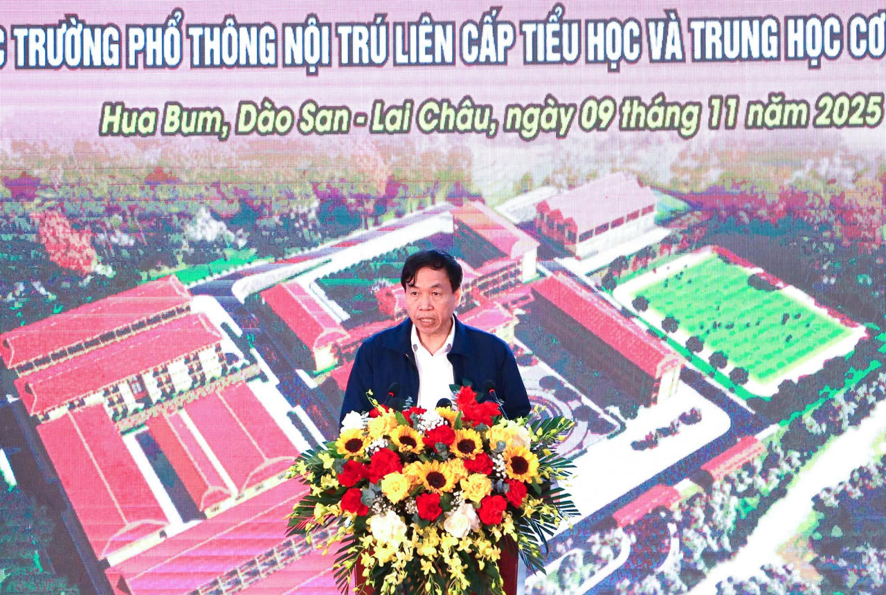 Chủ tịch UBND tỉnh Lai Châu Lê Văn Lương phát biểu tại buổi lễ.