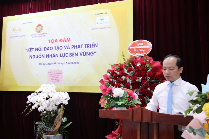 Tiến sĩ Nguyễn Ngọc Minh – Trưởng Ban Đối ngoại và Hợp tác Doanh nghiệp, Tạp chí Công nghiệp Nông thôn trình bày tham luận
