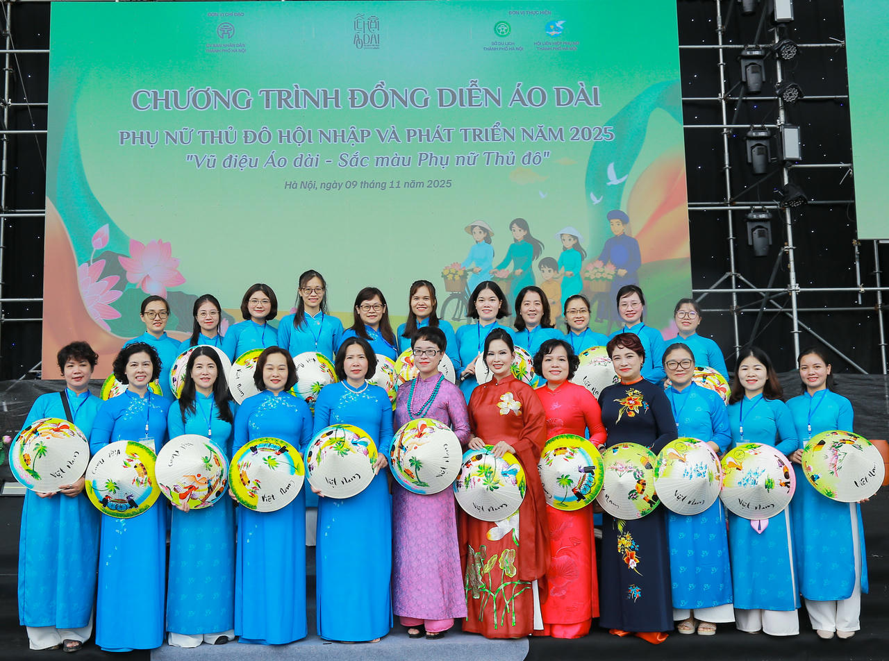 Trong hành trình gìn giữ và phát huy tinh hoa văn hóa dân tộc, áo dài là phần không thể thiếu, là trang phục tôn vinh vẻ đẹp phụ nữ Việt Nam. (Ảnh Hữu Phú/Hội LHPN TP HN)