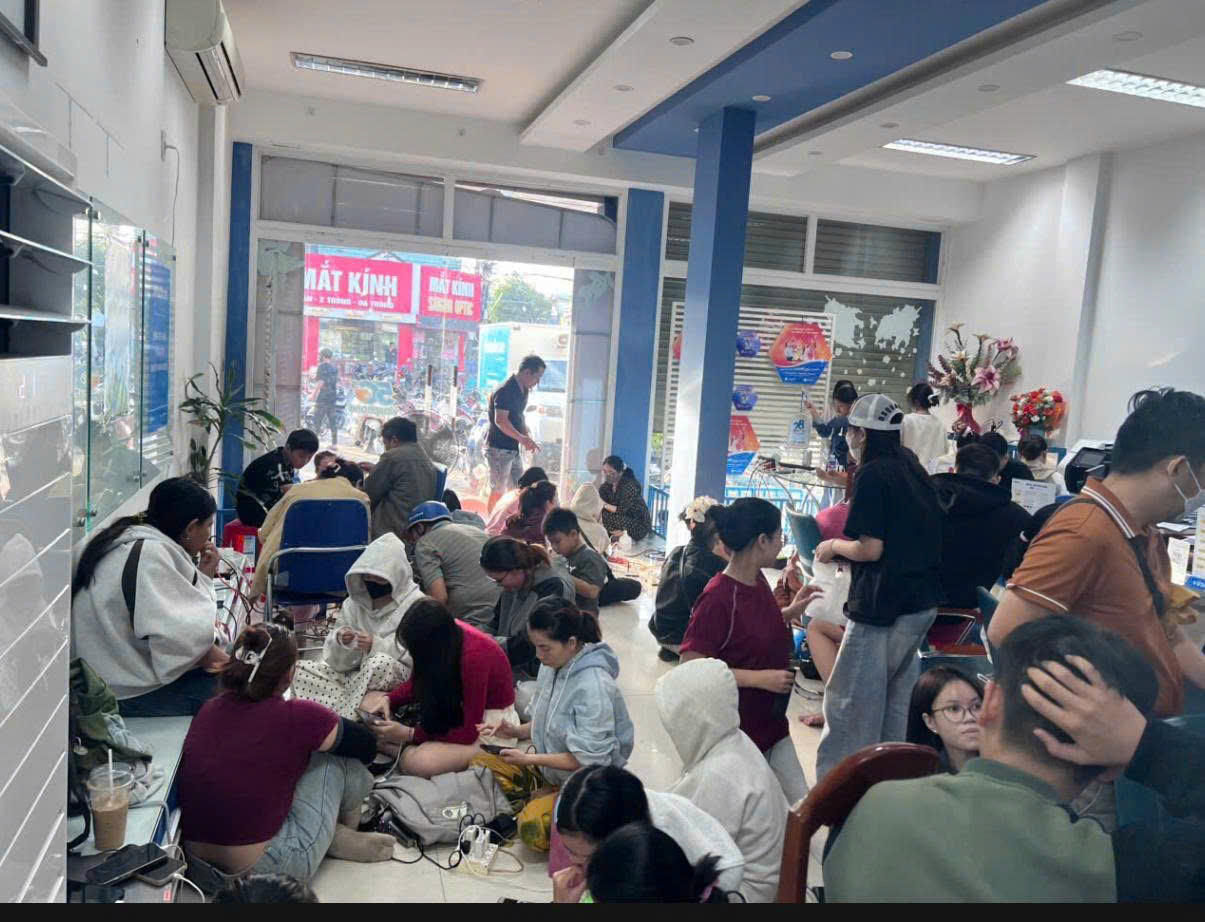 Chuyện của những người kết nối thông tin khi bão đi qua