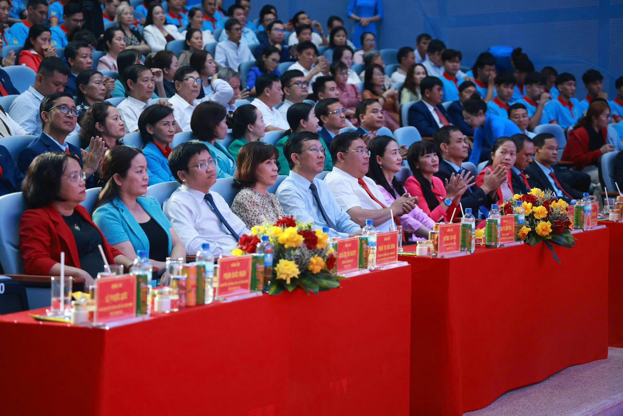 Các đại biểu, đối tác và khách mời tham dự Lễ ra mắt sản phẩm mới và Tri ân khách hàng Sanest - Sanvinest 2025