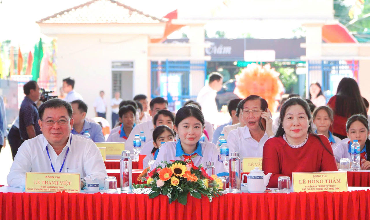 Phó Thủ tướng Bùi Thanh Sơn dự Lễ khởi công trường liên cấp vùng biên An Giang