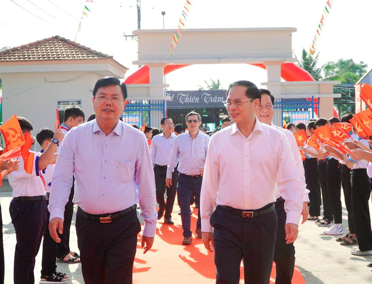 Phó Thủ tướng Bùi Thanh Sơn dự Lễ khởi công trường liên cấp vùng biên An Giang